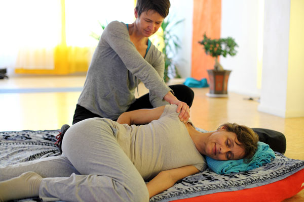 Eva Grandao bei der Thai-Yoga-Massage